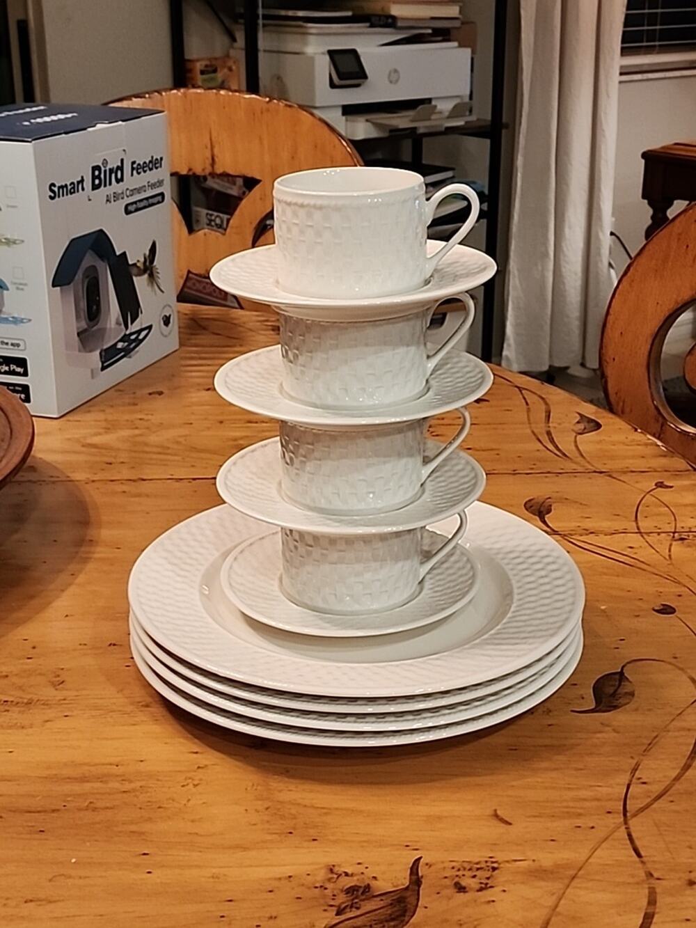 Oneida Waverly Basket Dinner Plates & Flat Cup and Saucers (Service for 4 ) MINT